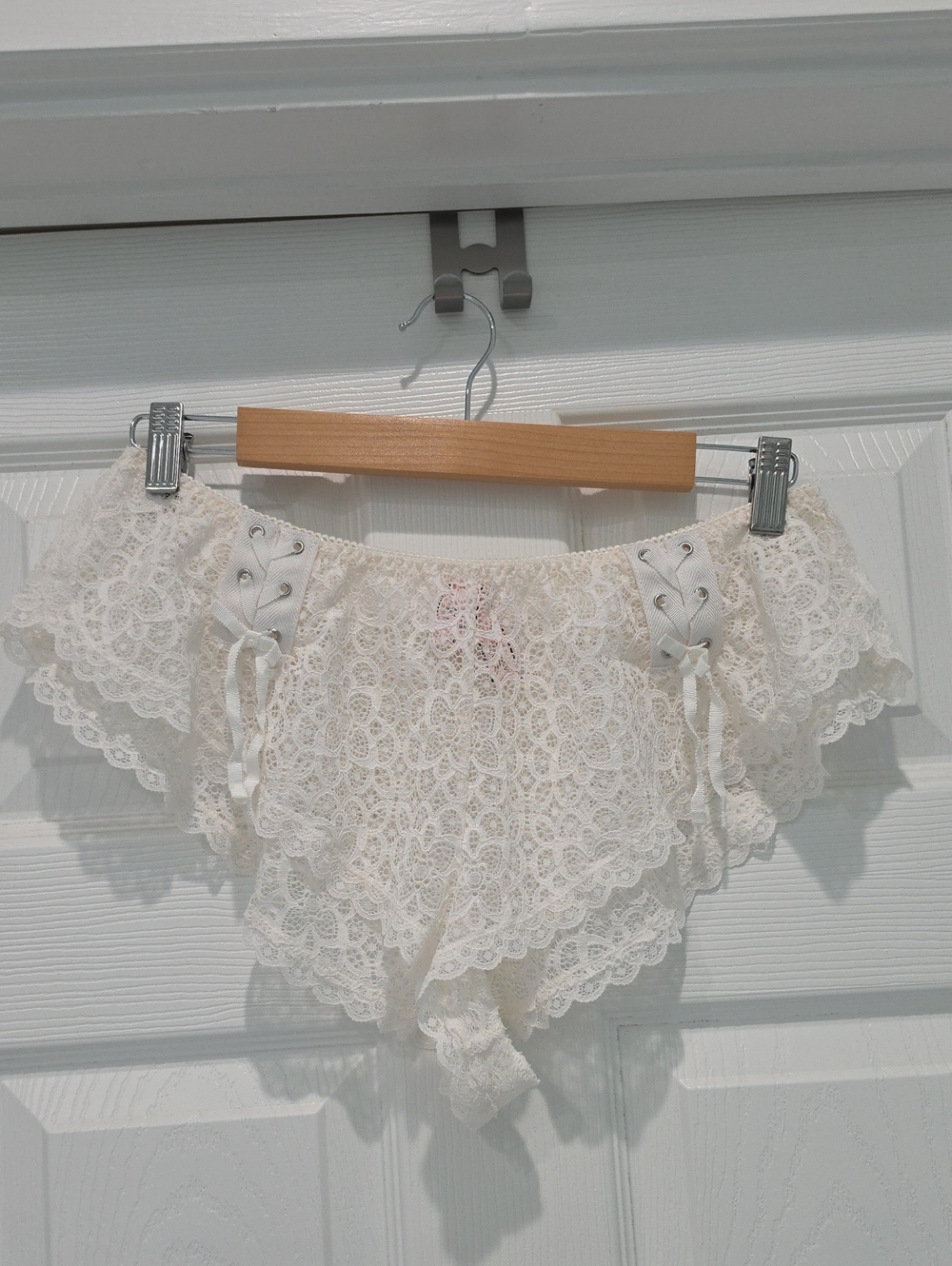 NWT VS 2016 Lace Flutter Shorts
